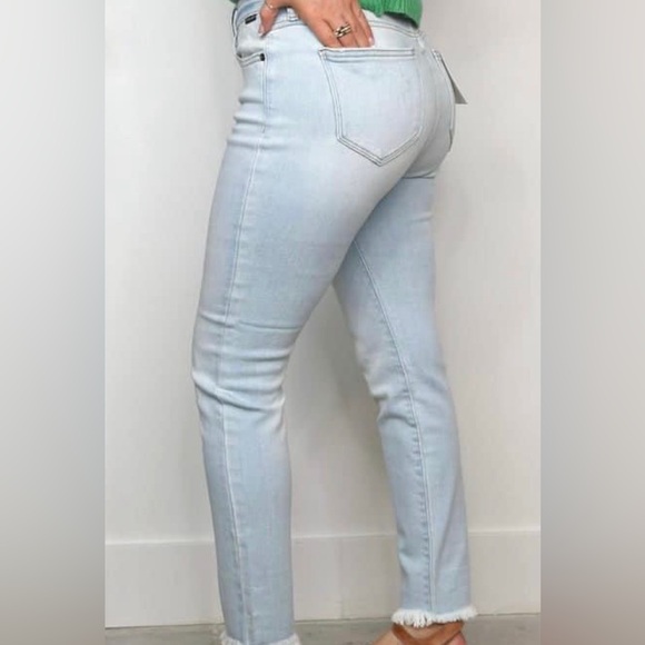 NWT Light Wash Jeans - Picture 2 of 7